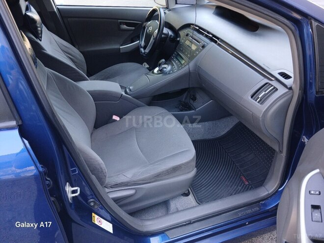 Toyota Prius-11
