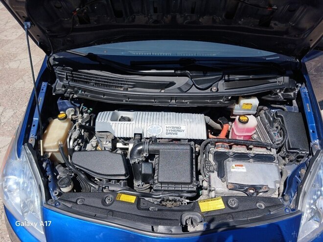 Toyota Prius-12