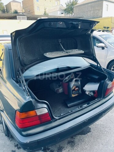 BMW 318-9