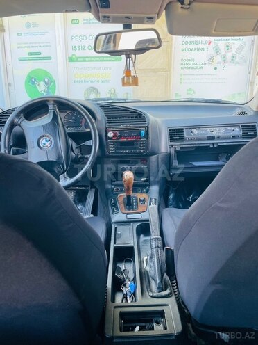 BMW 318-8
