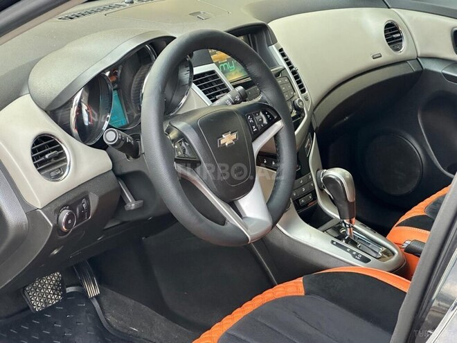 Chevrolet Cruze-13