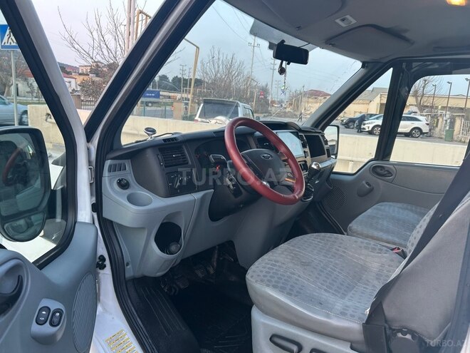 Ford Transit-5
