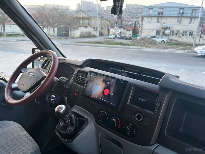 Ford Transit-6