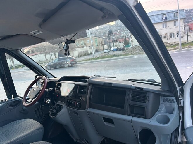 Ford Transit-3
