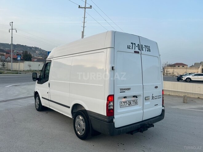Ford Transit-10