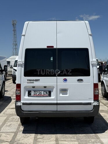 Ford Transit-10
