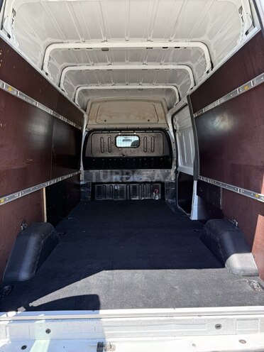 Ford Transit-11