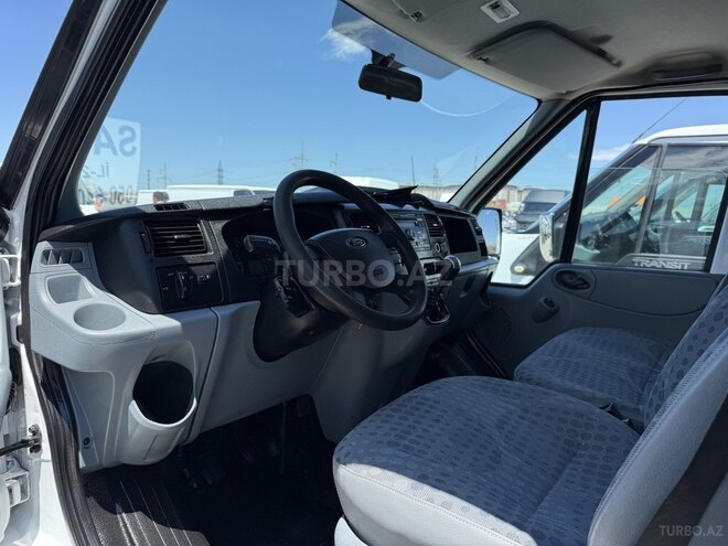 Ford Transit-14