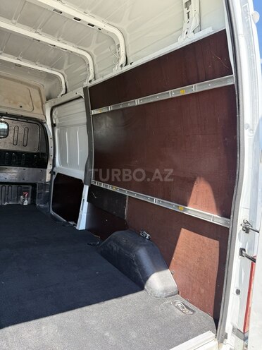 Ford Transit-13