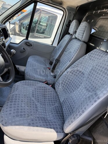 Ford Transit-15