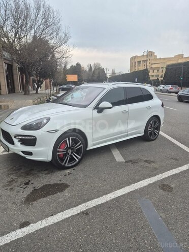 Porsche Cayenne Turbo S-2