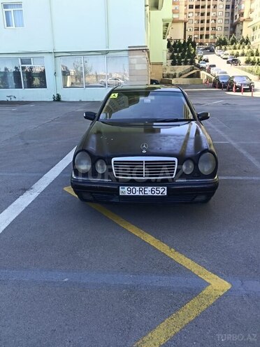 Mercedes E 300-1