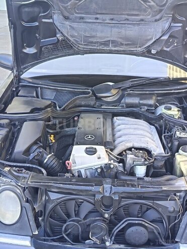 Mercedes E 300-5