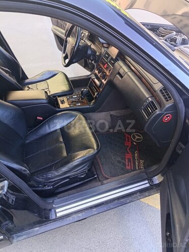 Mercedes E 300-6