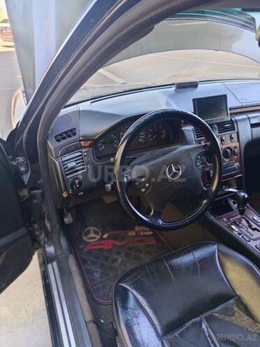 Mercedes E 300-7