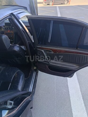 Mercedes E 300-10