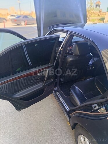 Mercedes E 300-9