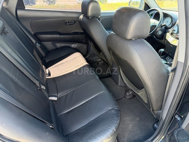 Hyundai Elantra-12