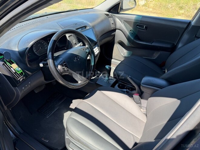 Hyundai Elantra-11