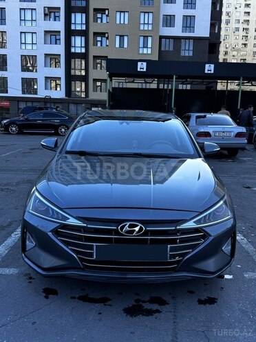 Hyundai Elantra-1