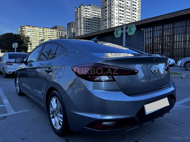 Hyundai Elantra-8