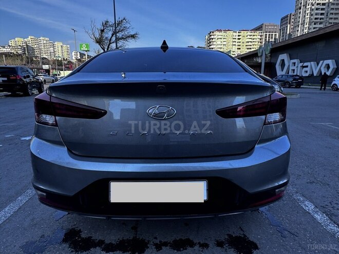 Hyundai Elantra-11