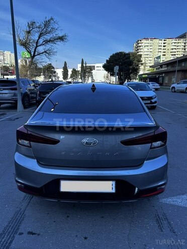 Hyundai Elantra-10