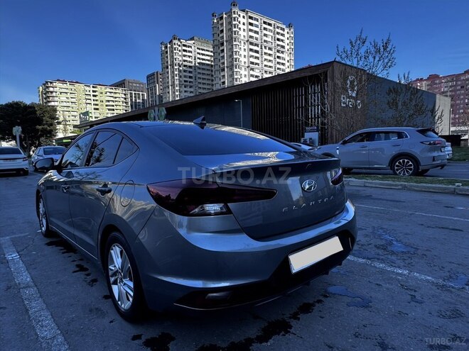 Hyundai Elantra-15