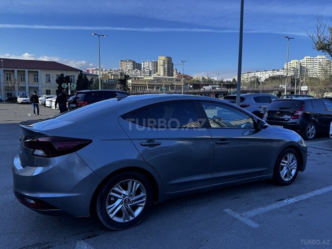 Hyundai Elantra-9