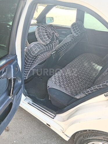 Mercedes E 200-6