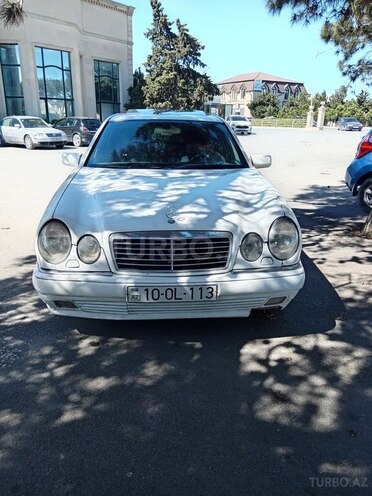 Mercedes E 200-1