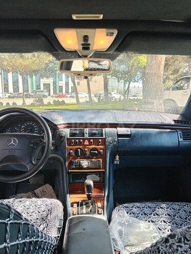 Mercedes E 200-2