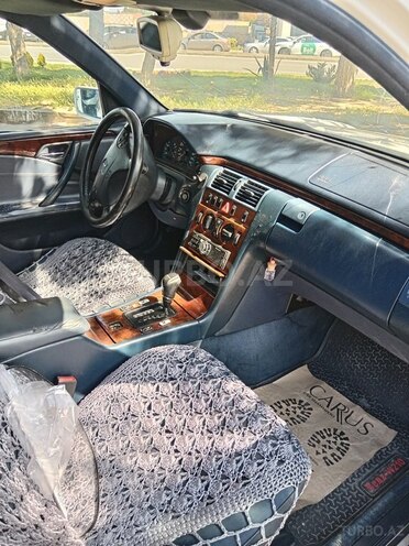 Mercedes E 200-4