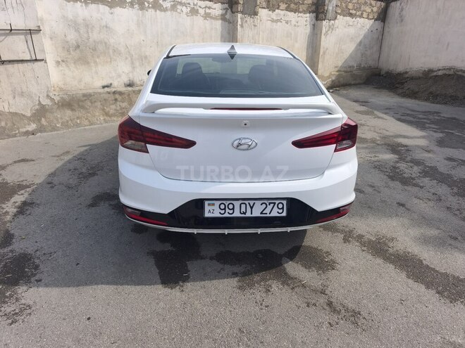 Hyundai Elantra-4