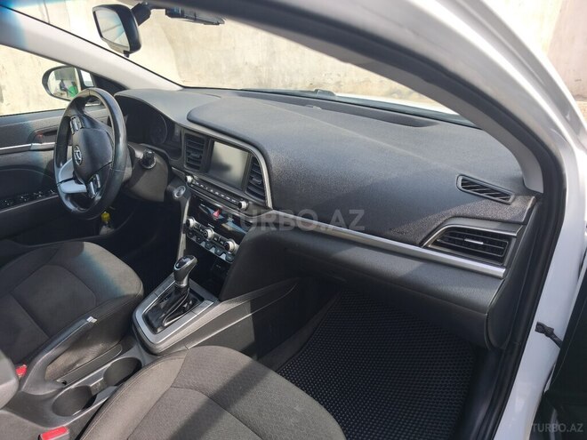 Hyundai Elantra-10