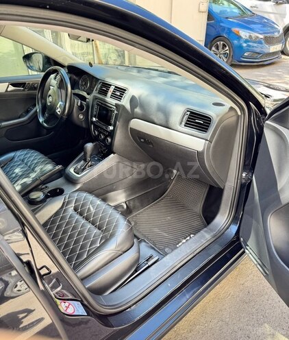 Volkswagen Jetta-10