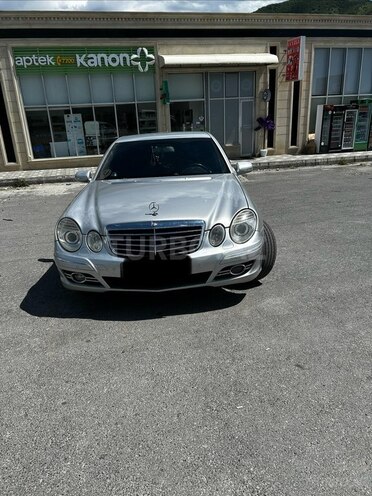 Mercedes E 220-1