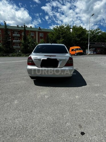 Mercedes E 220-2
