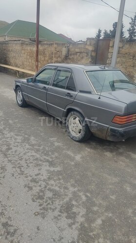 Mercedes 190-10