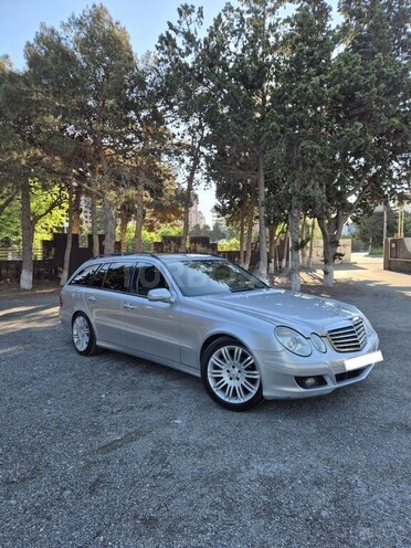 Mercedes E 220-1
