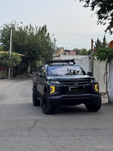 Mitsubishi L200-4