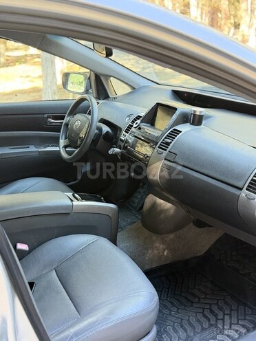 Toyota Prius-12
