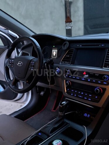 Hyundai Sonata-17