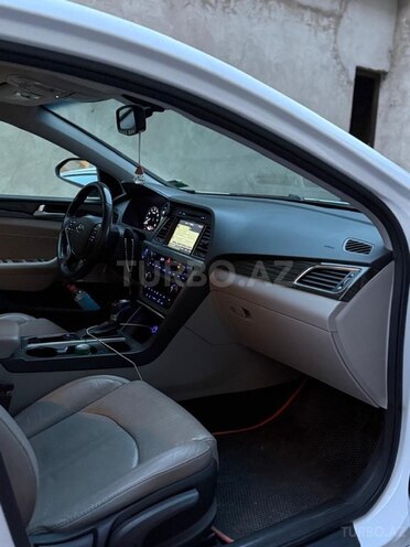 Hyundai Sonata-16