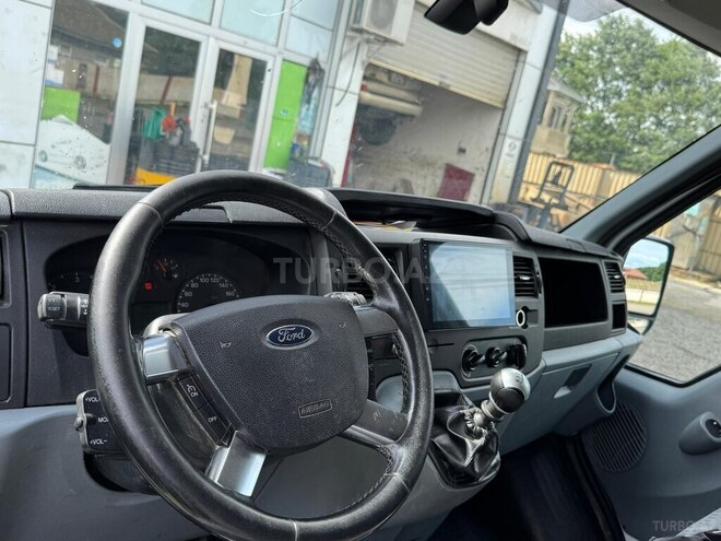 Ford Transit-6