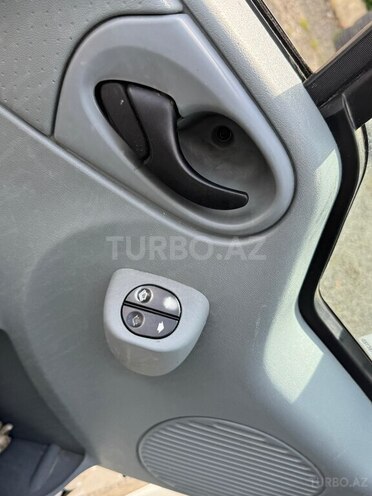 Ford Transit-9