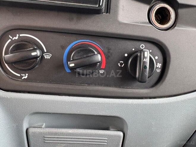 Ford Transit-12