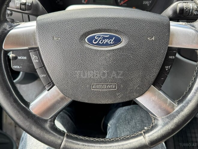 Ford Transit-13