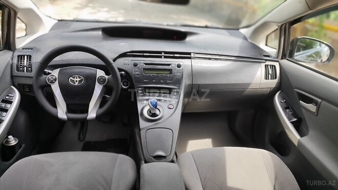 Toyota Prius-7