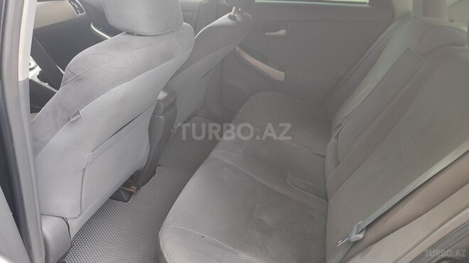 Toyota Prius-12